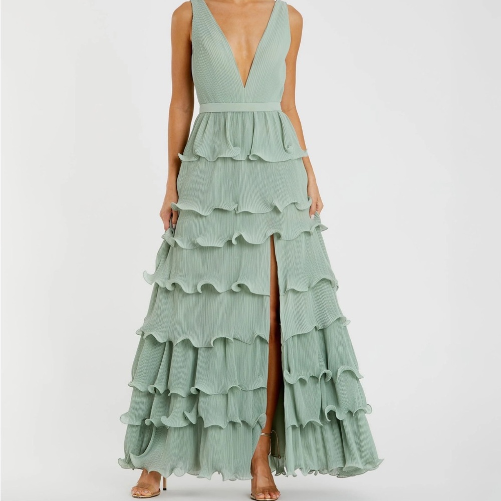 BNWT IEENA MAC DUGGALSleeveless Ruffle Tiered V Neck Gown #49045